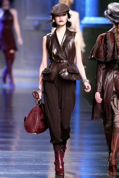 Look 19